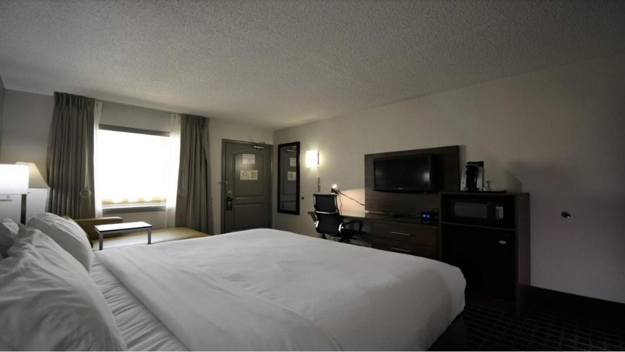 Holiday Inn Hazlet By Ihg Exterior photo
